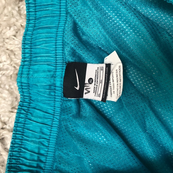 Men's XL Nike Striped Shorts - Picture 3 of 5